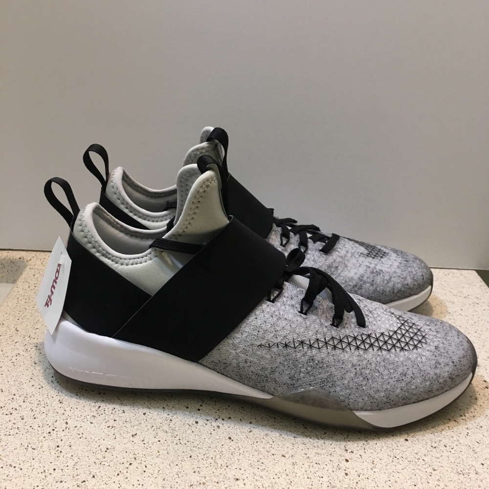 Nikes zoom training sneaker woman’s size 8